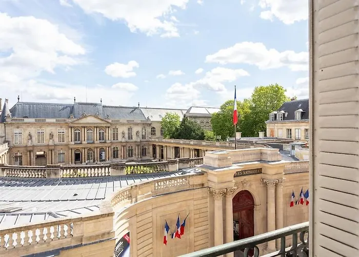 Le Marais, Fantastic View On Archives Nationales Apartment Paris
